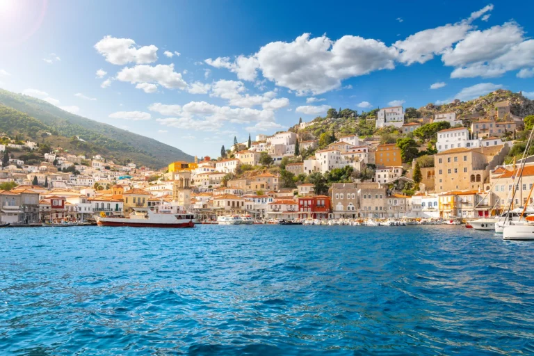Il porto dell'isola greca di Hydra, una delle isole Saroniche della Grecia.
